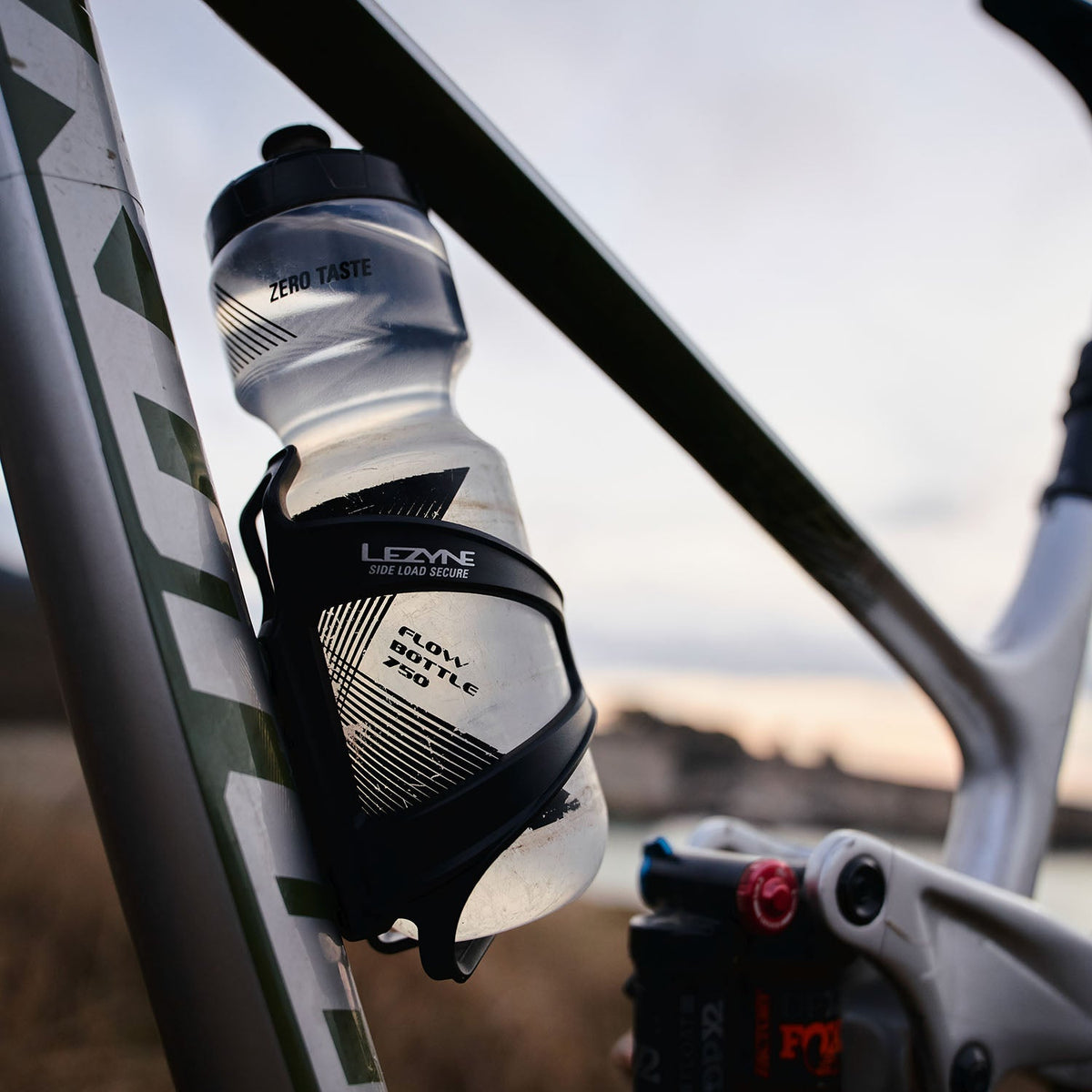 Porte-Bidon LEZYNE FLOW CAGE SL-R Tirage Droite Noir