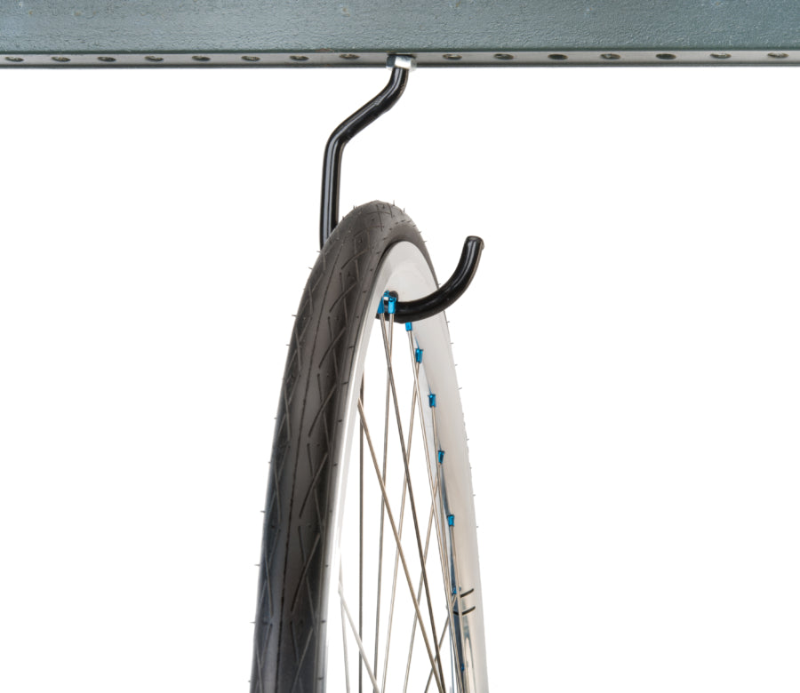 Montierter Park Tool 450 mit eingehängtem Rennrad-Laufrad