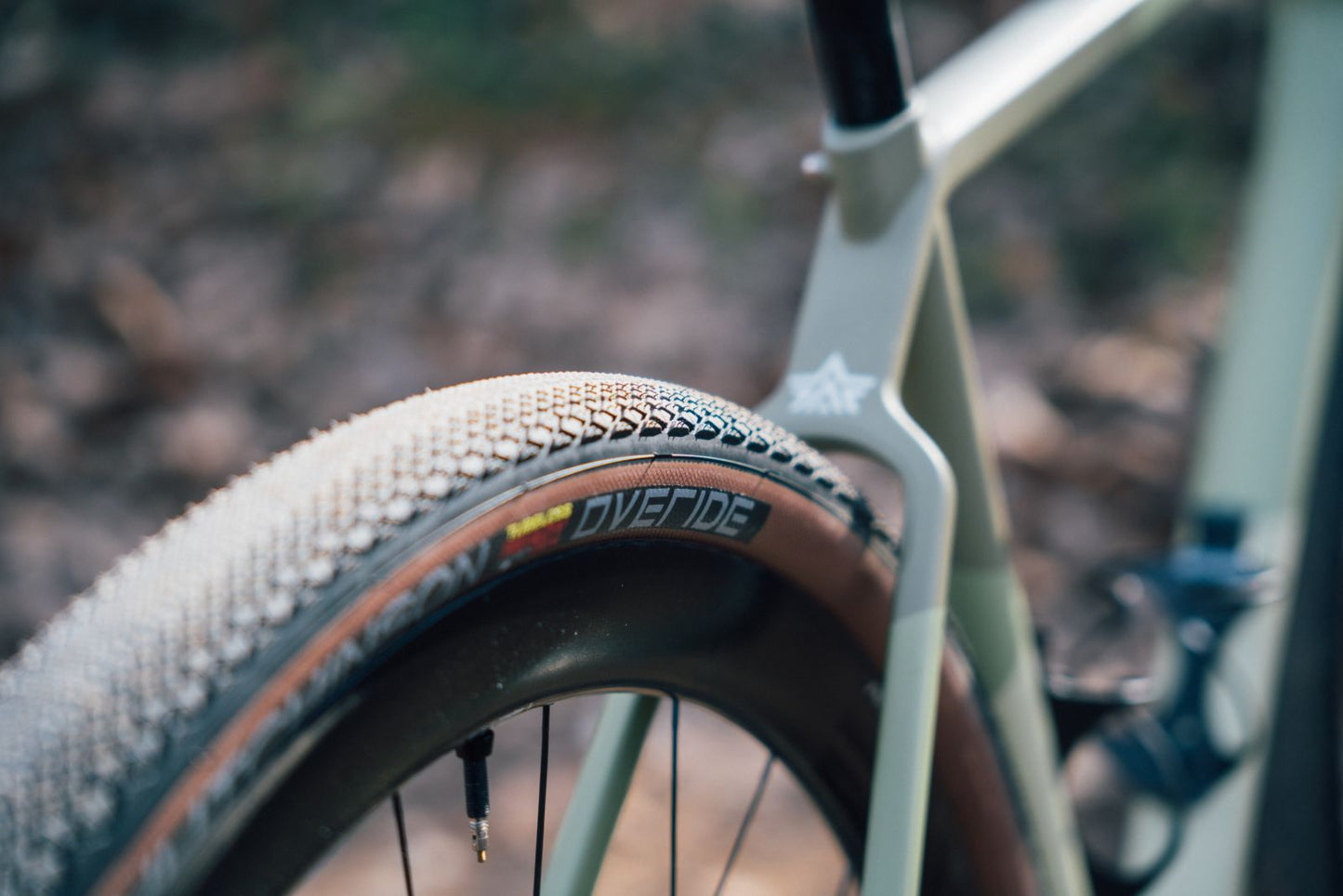 Reifen HUTCHINSON OVERIDE 700x40c Hardskin Tubeless Ready Beige