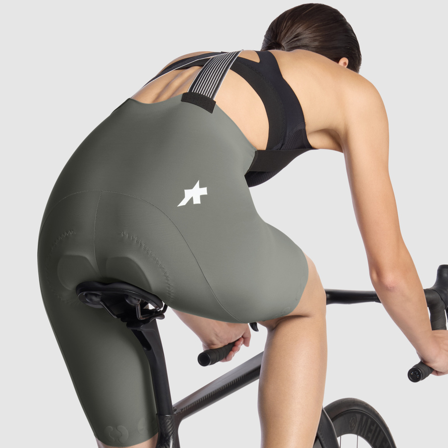 ASSOS DYORA R S11 Damen Khaki Kurze Trägerhose