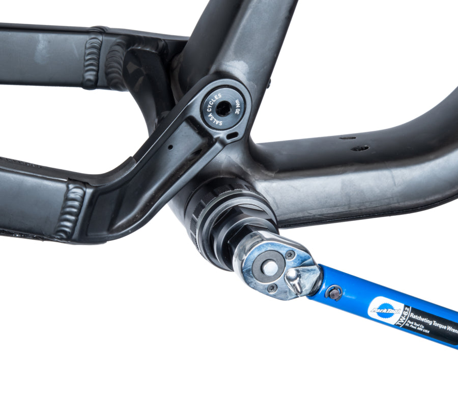 Park Tool BBT-179 mit einem Drehmomentschlüssel angezogen