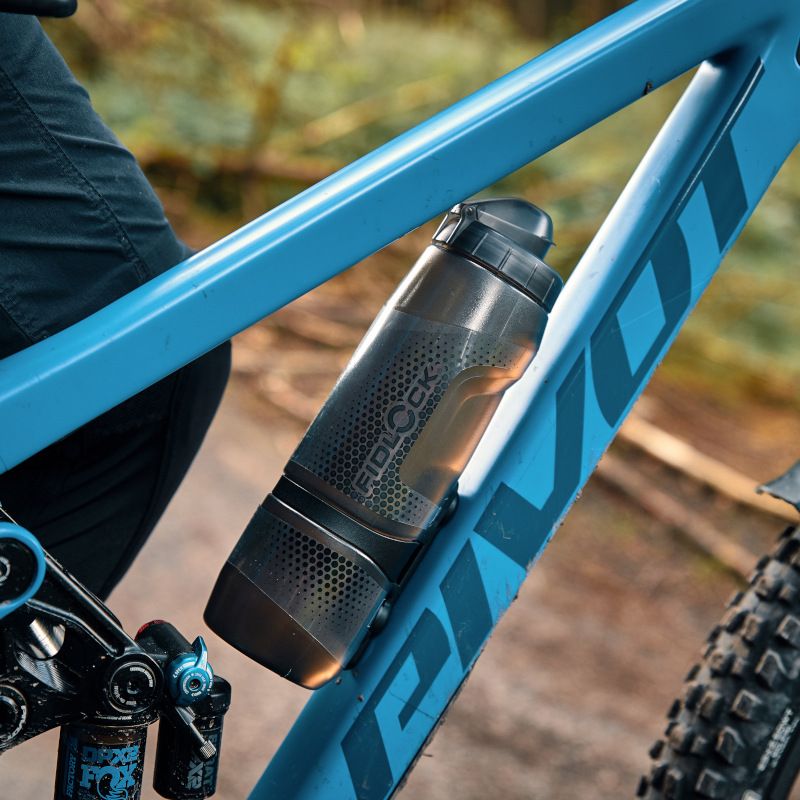 Kit Bidon et Porte-Bidon FIDLOCK TWIST BIKE BASE 800 ml Fumé