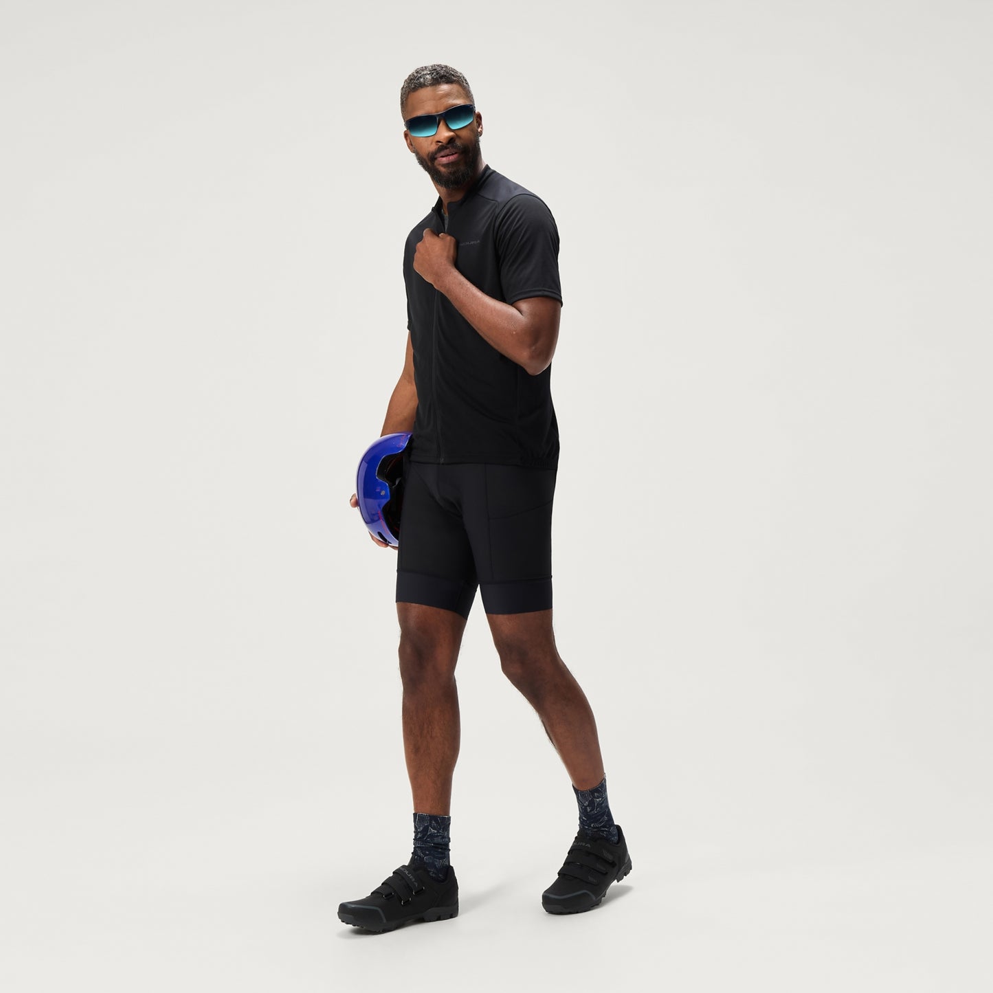 ENDURA LOOP Kurze Trägerhose Schwarz 2025