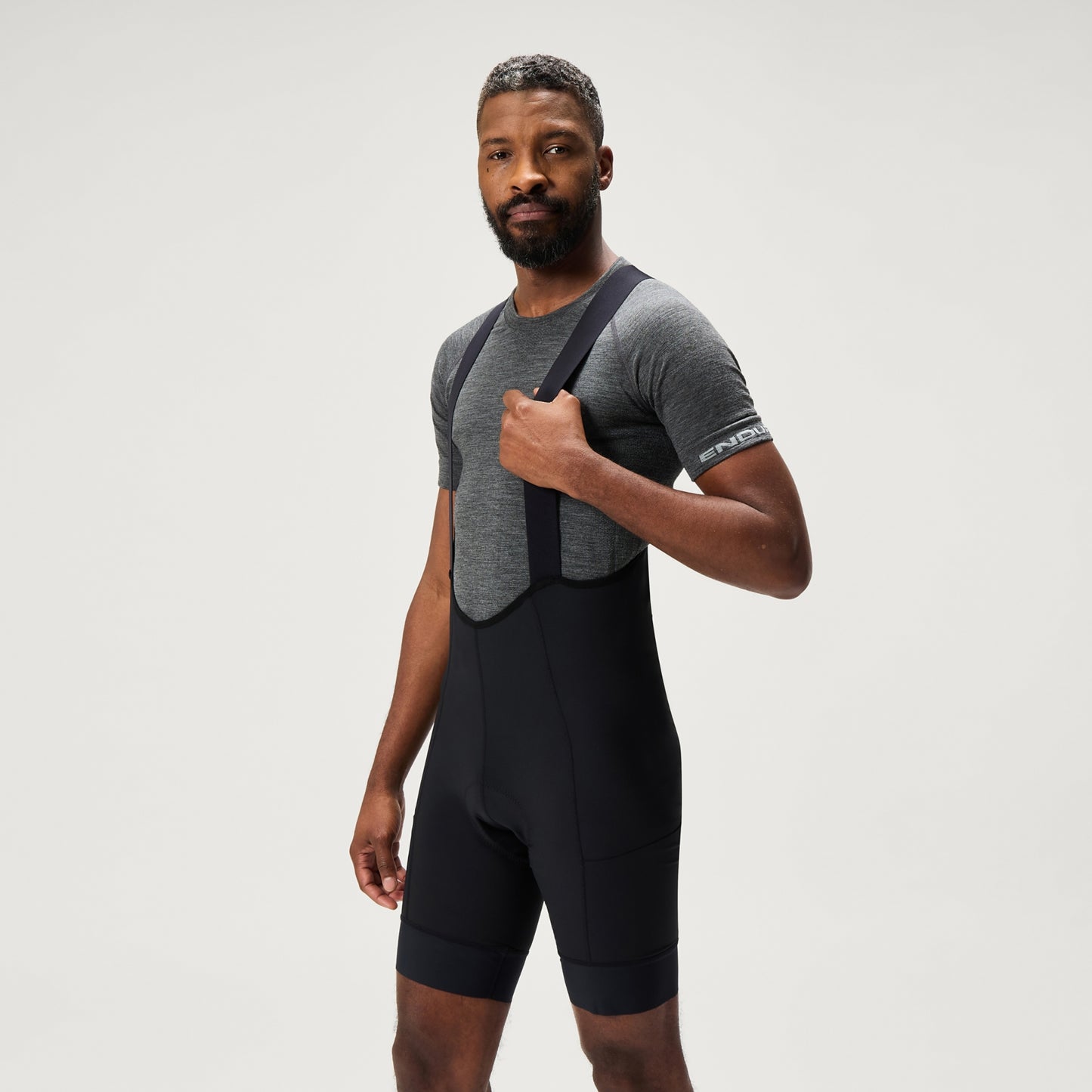 ENDURA LOOP Kurze Trägerhose Schwarz 2025