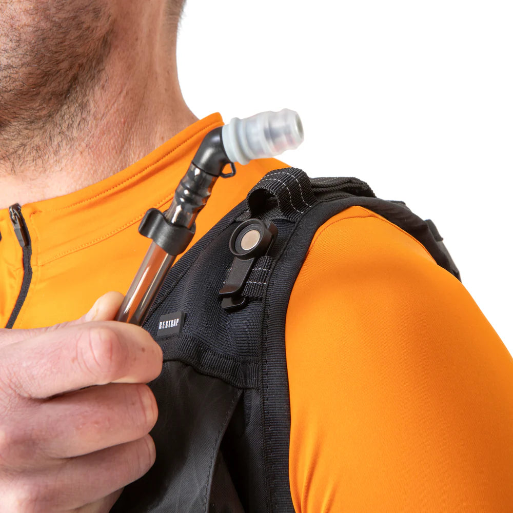 RESTRAP RACE Hydration Jacket Schwarz