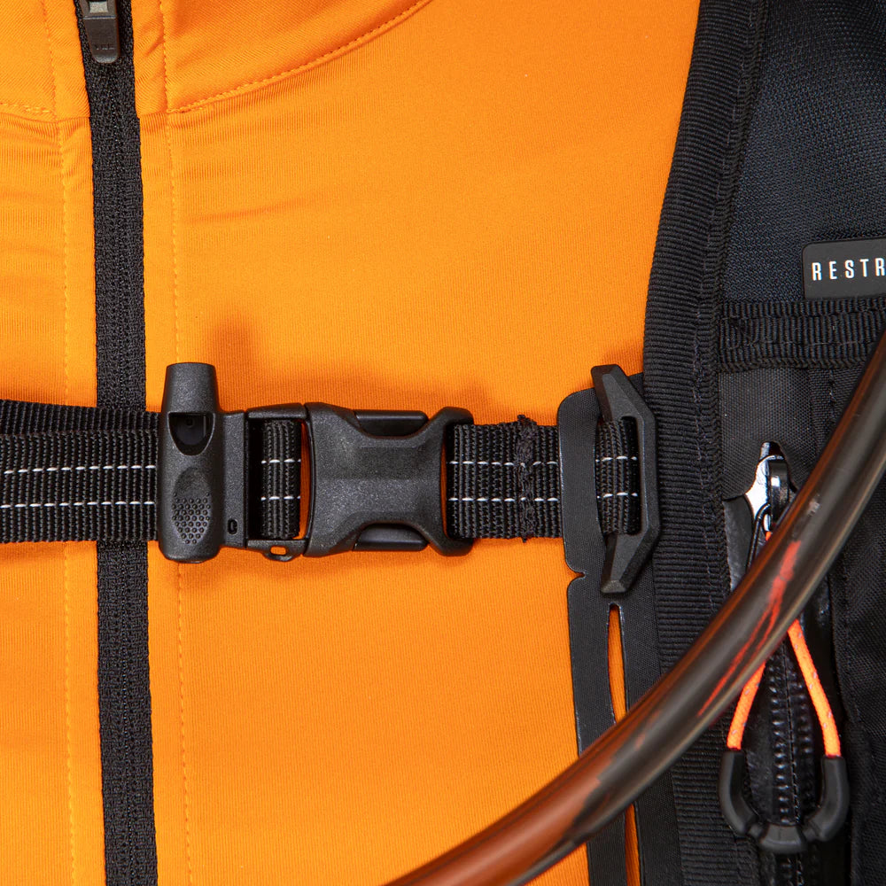 RESTRAP RACE Hydration Jacket Schwarz