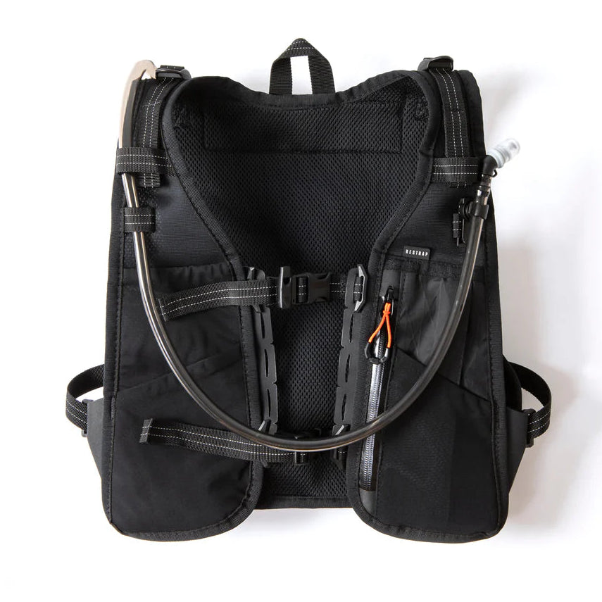 RESTRAP RACE Hydration Jacket Schwarz