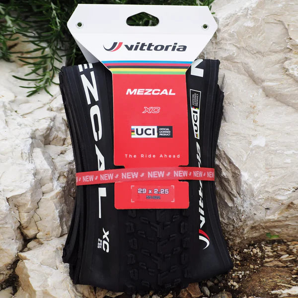 VITTORIA MEZCAL XC 29X2.35 "UCI Rainbow Edition" Tubeless Ready Reifen Weich Schwarz