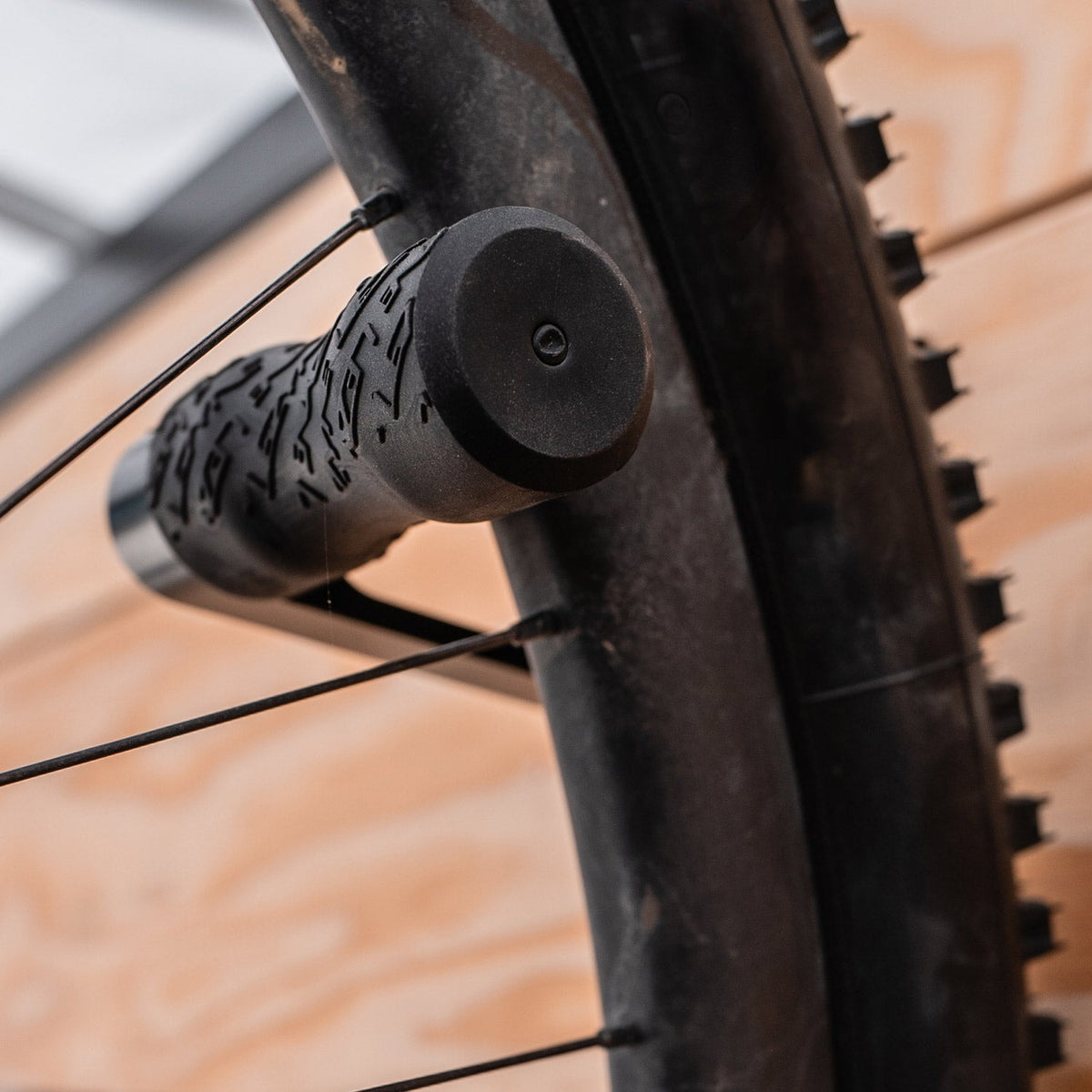 Crochet de Rangement LEZYNE Roue CNC Aluminium Noir