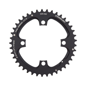 Plateau Extérieur STRONGLIGHT ALU 7075 10V Double 4 Trous 104mm — vue du plateau sur fond blanc