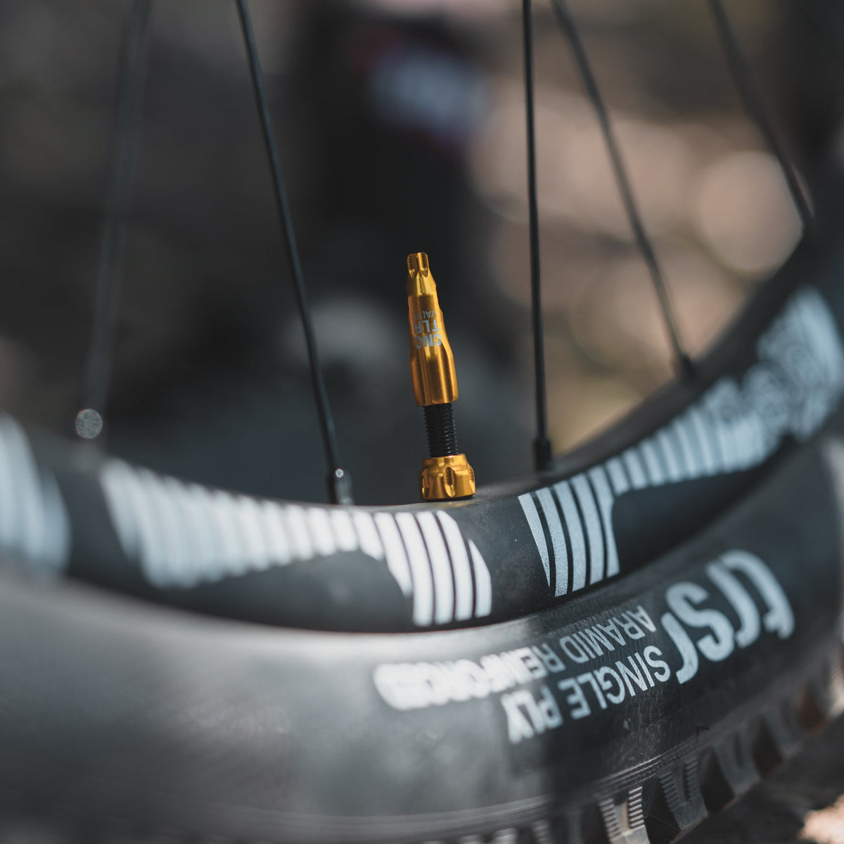 2er-Set LEZYNE CNC Tubeless-Ventile 80 mm Blau