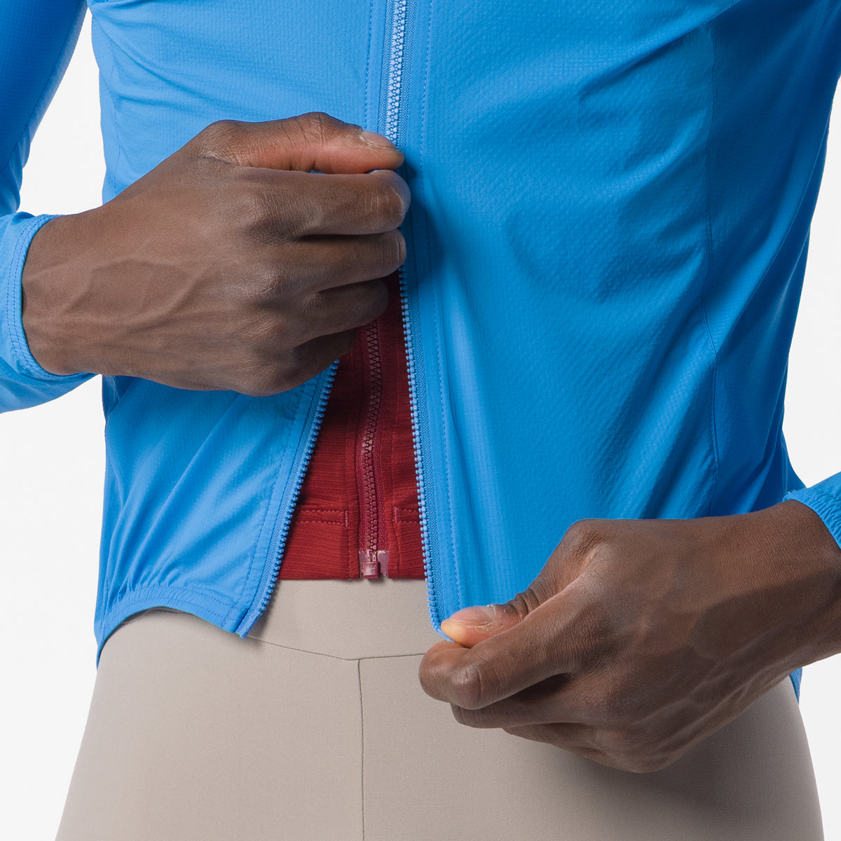 CASTELLI Transition Air Jacke in Blau – Detailansicht des Zwei-Wege-Reißverschlusses
