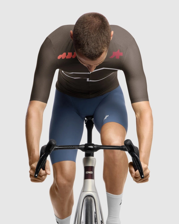 ASSOS EQUIPE R S11 We are the A Trikot Kurzarm Braun