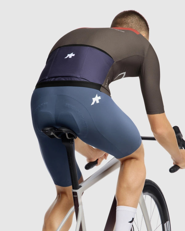 ASSOS EQUIPE R S11 We are the A Trikot Kurzarm Braun