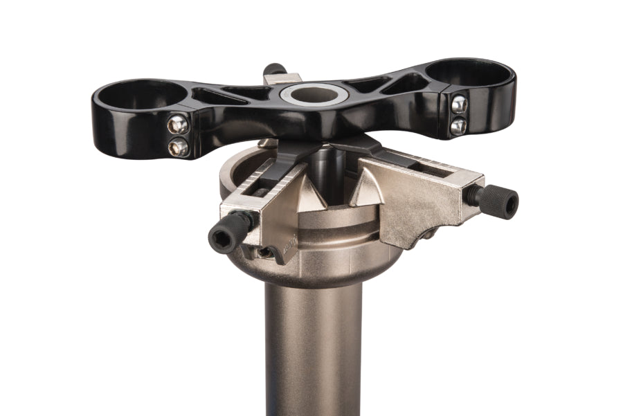 Park Tool CRP-2 beim Entfernen des Gabelkonusrings