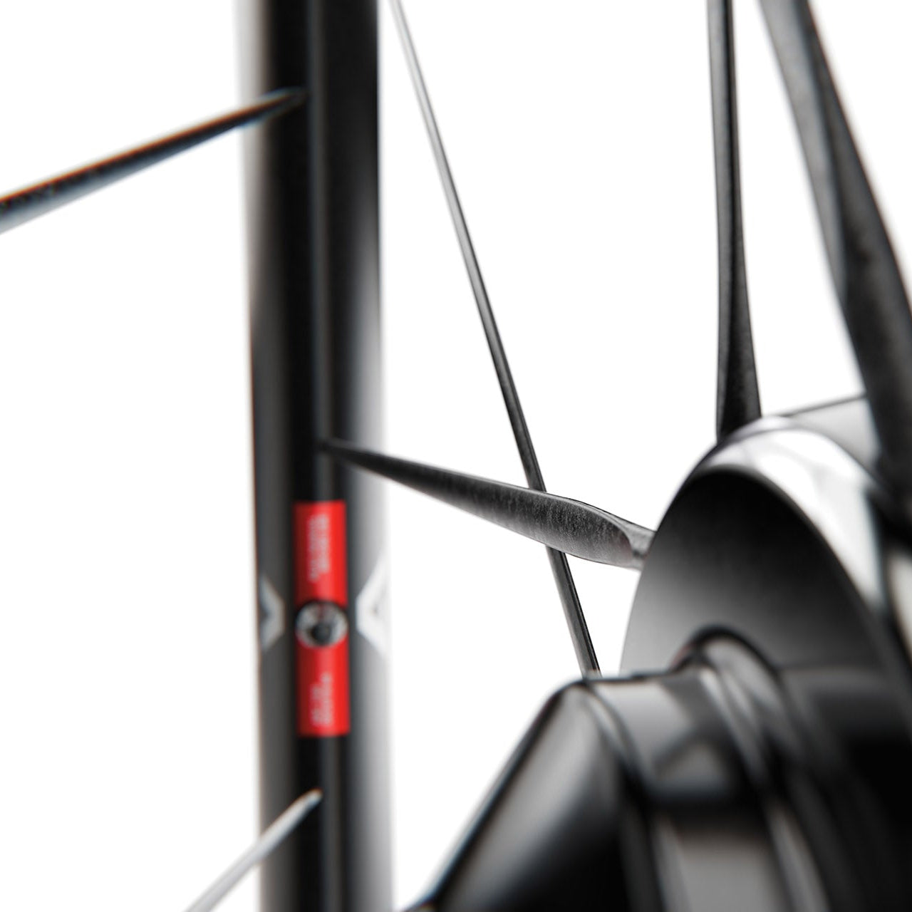 Vorderrad DT SWISS ARC 1100 DICUT WTS 65 Tubeless Ready (Center Lock) emabrgo Juli