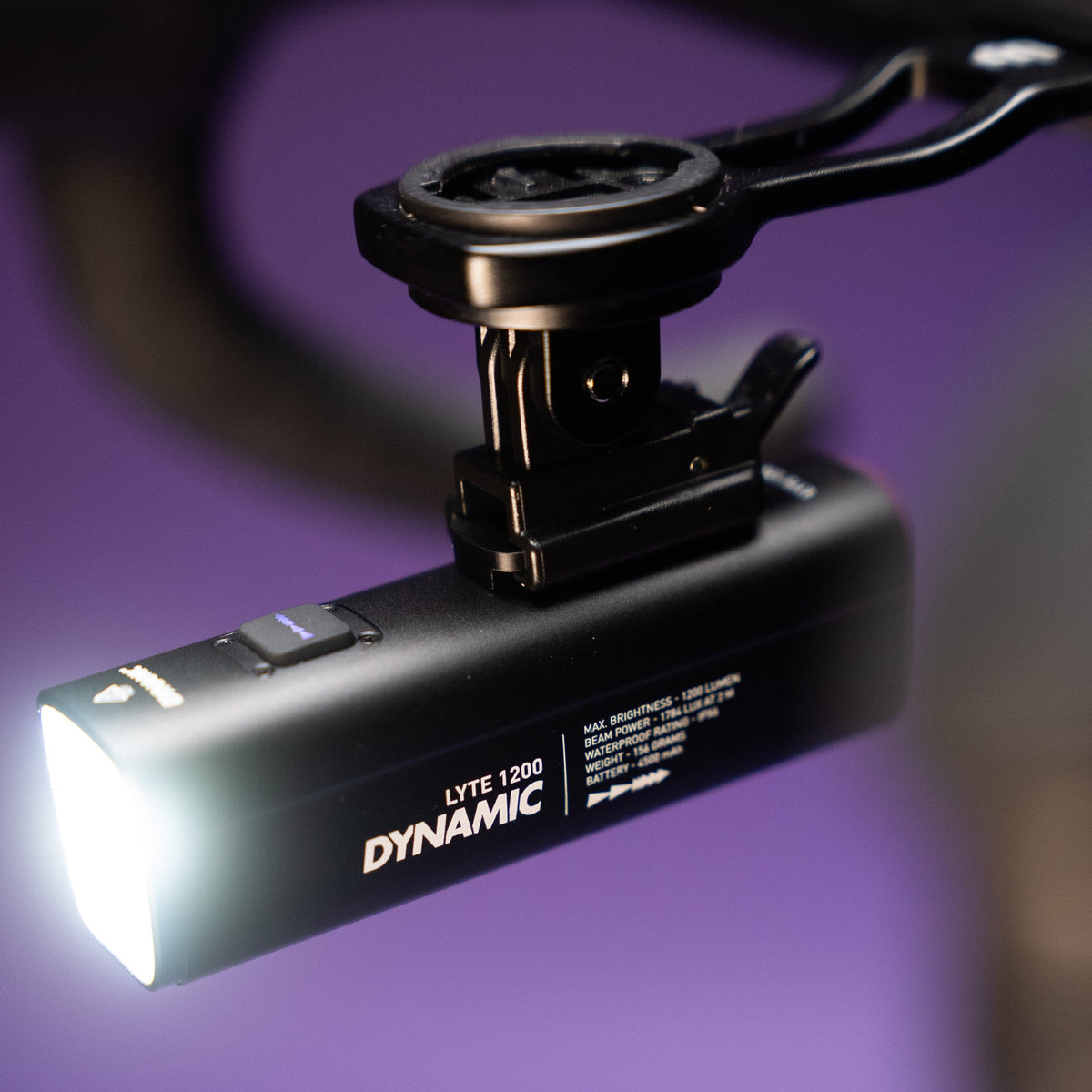 DYNAMIC LYTE 1200 am Lenker montiert
