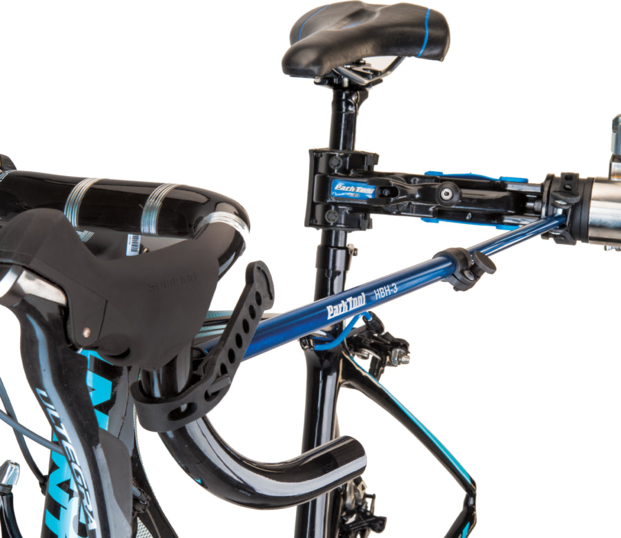 Park Tool HBH-3 fixiert den Rennradlenker eines Fahrrads im Montageständer