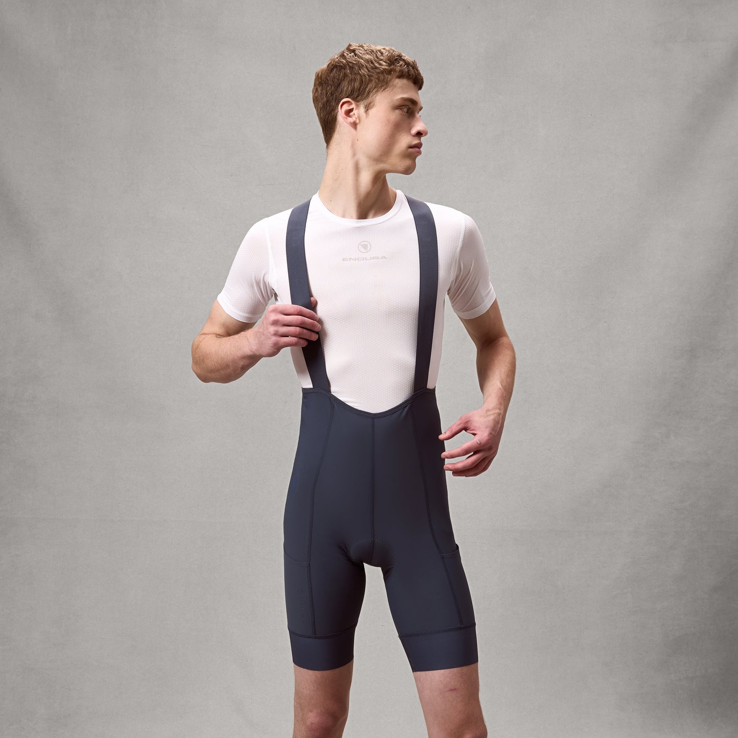 ENDURA LOOP Carbon Kurze Trägerhose Grau