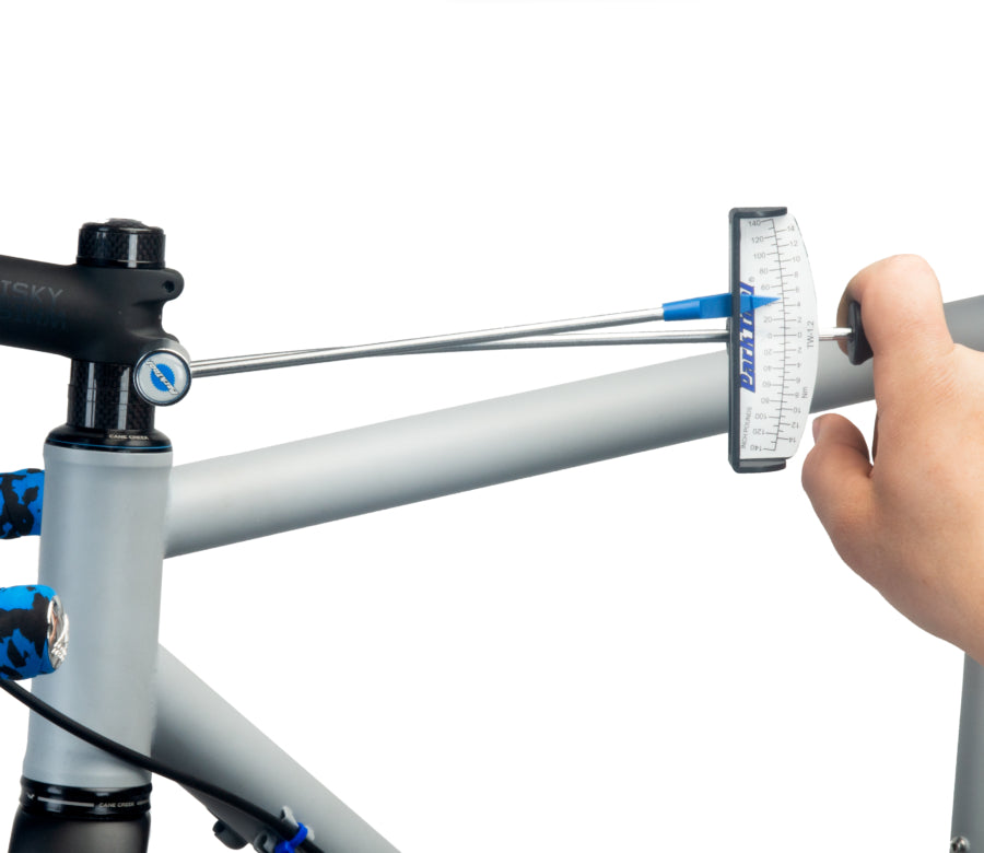 Park Tool TW-1.2 serrant un boulon de potence