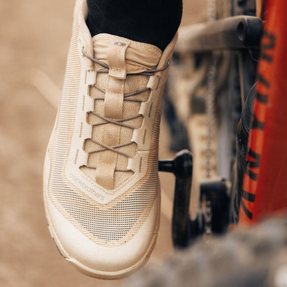 Crankbrothers Stamp Trail Vent Speedlace MTB-Schuhe in Hellgrau — im Einsatz