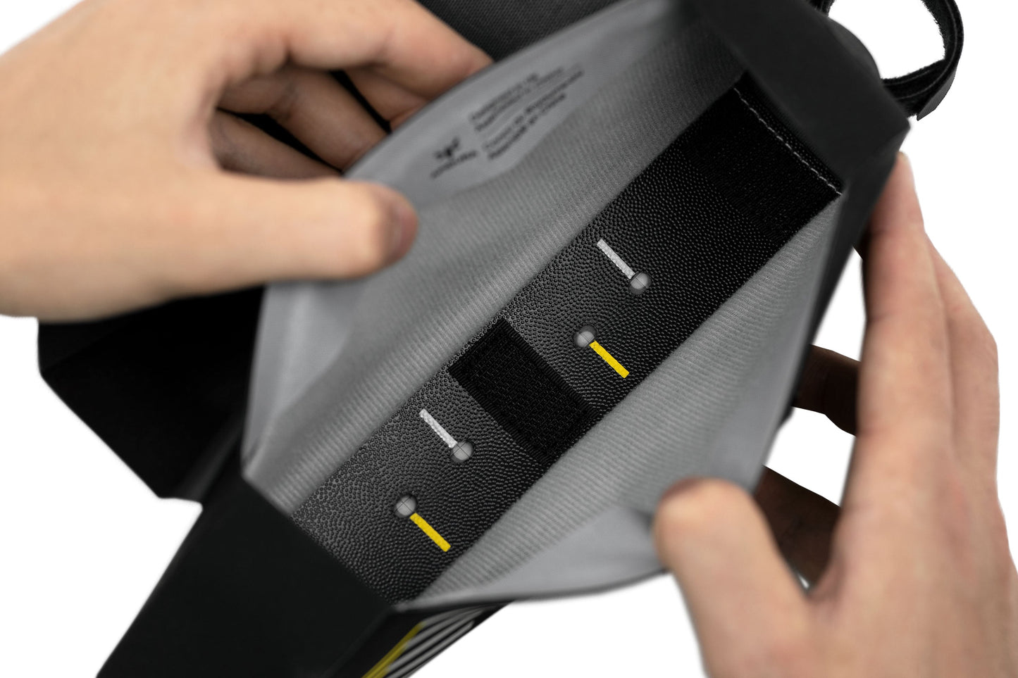 Rahmentasche APIDURA RACING BOLT-ON TOP TUBE PACK 1 L Schwarz