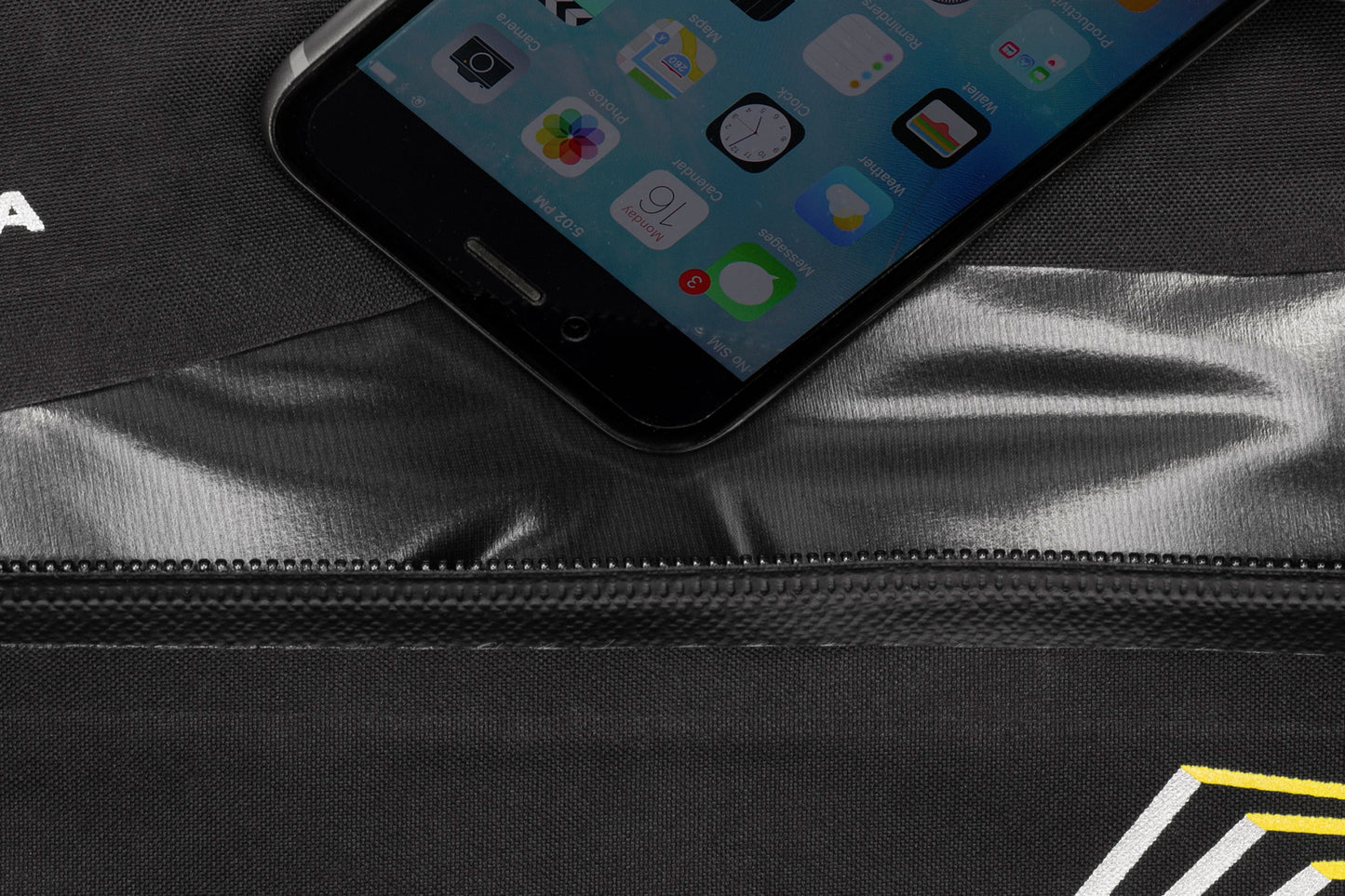 Rahmentasche APIDURA RACING FRAME PACK 2.4 L Schwarz