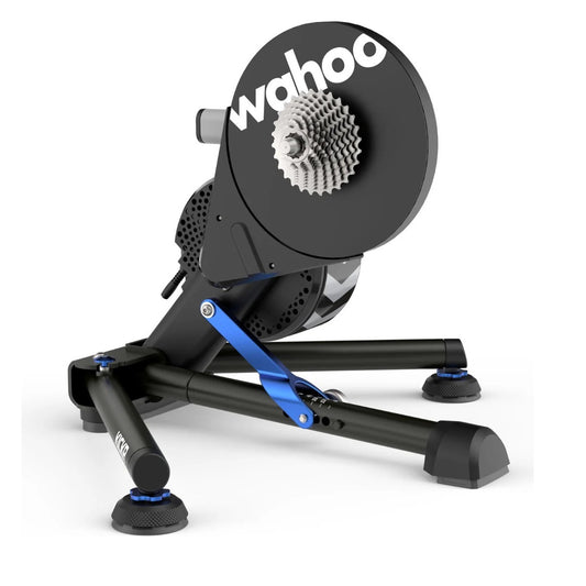 WAHOO KICKR V6 — Gesamtansicht aus schrägem Winkel mit Kassette
