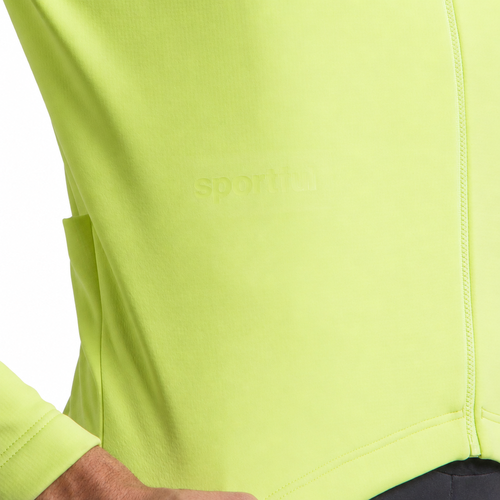 SPORTFUL CLASSIC 2 Jacke in Gelb, Detailansicht vor weißem Hintergrund