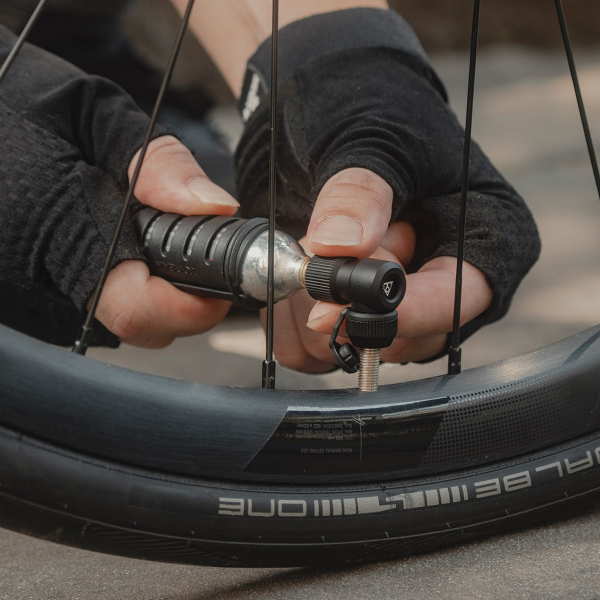 Percuteur CO2 TOPEAK NANO AIRBOOSTER L + Cartouche CO2 Filetée 16 g (x1)