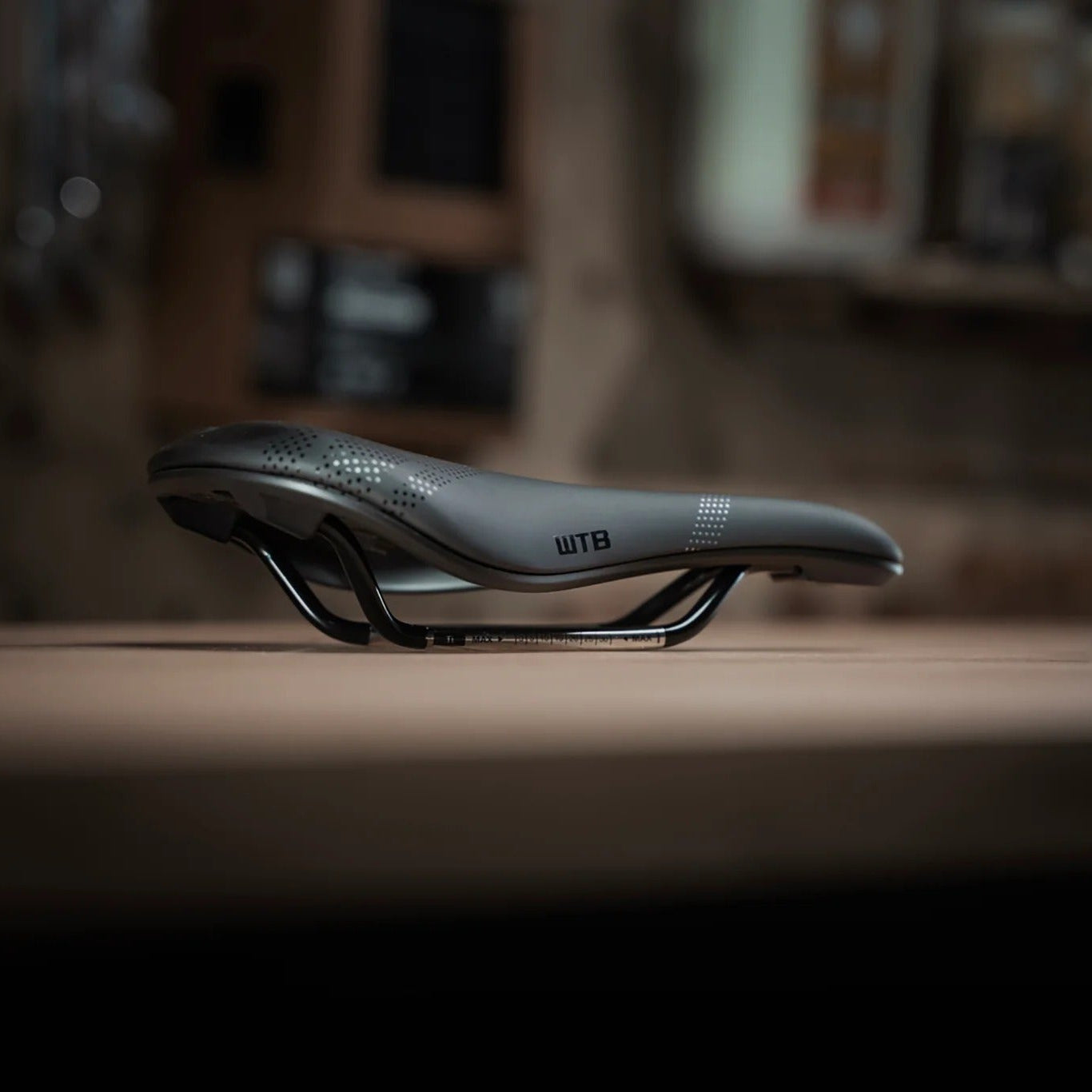 Selle WTB SOLANO FUSION FORM Medium 142mm Rails Titane