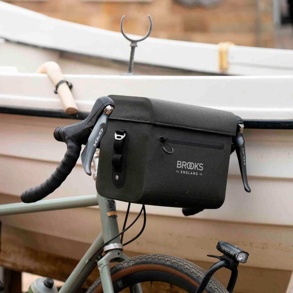 BROOKS SCAPE 8L Lenkertasche Grün