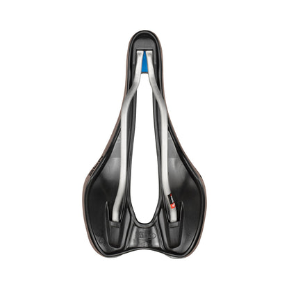 Sattel SELLE ITALIA SLR BOOST GRAVEL SUPERFLOW S mit TI316-Sattelstreben in Braun — Unteransicht mit Ti316-Sattelstreben, S3