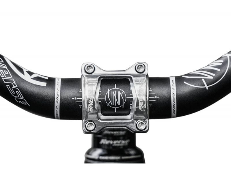 Potence REVERSE COMPONENTS BLACK ONE D-2 Titanium Argent — vue de face montée sur le vélo