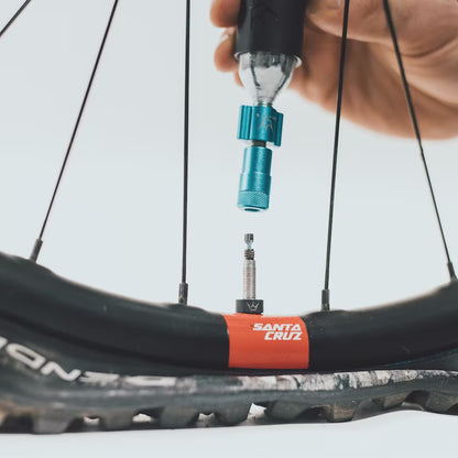 Percuteur CO2 PEATY'S HOLESHOT ROAD/GRAVEL + 2 Cartouches CO2 Filetée 16 g Noir