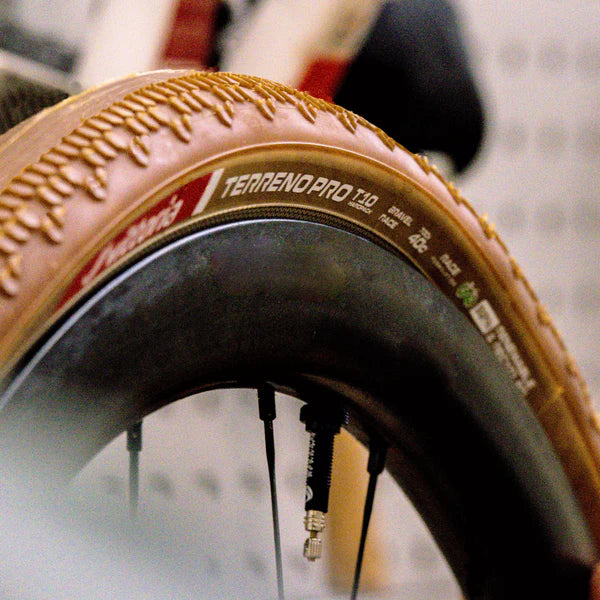 Reifen VITTORIA Terreno Pro T10 hardpack 700x35c Gravel Race natural Tubeless Ready Weich Beige Q2 2025