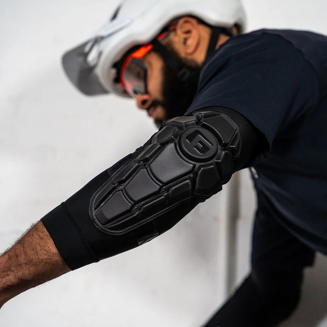 Coudières G-FORM PRO-X3 Noir Matt